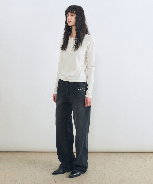 INSILENCE WOMEN(インサイレンスウーマン)の「スタッドポイントデニム BLACK(デニムパンツ・レディース・その他・LARGE/MEDIUM)」の2枚目の写真