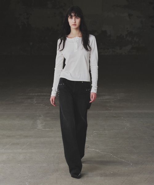 INSILENCE WOMEN(インサイレンスウーマン)の「スタッドポイントデニム BLACK(デニムパンツ・レディース・その他・LARGE/MEDIUM)」の4枚目の写真