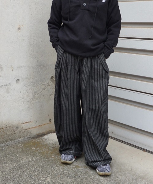 Jayne K(ジェーンケー)の「【Jayne K/ジェーン ケー】カーブストライプパンツ(デニムパンツ・メンズ・ブラック・MEDIUM/LARGE)」の4枚目の写真