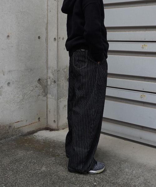 Jayne K(ジェーンケー)の「【Jayne K/ジェーン ケー】カーブストライプパンツ(デニムパンツ・メンズ・ブラック・MEDIUM/LARGE)」の5枚目の写真
