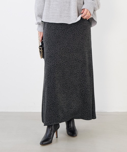 MICA&DEAL(マイカ&ディール)の「レオパードプリントスカート(スカート・レディース・チャコールグレー/ベージュ・FREE)」の2枚目の写真