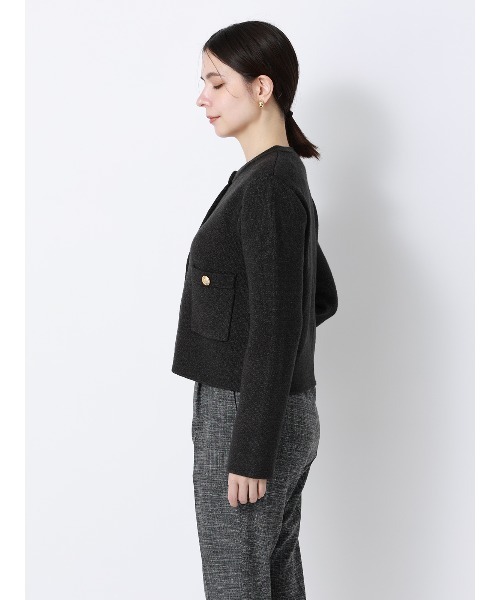 SUIT SQUARE（スーツスクエア）の「ダブルフェイスニットジャケット ウォッシャブル 無地 メタルボタン anysy（ノーカラージャケット・レディース・チャコールグレー/ネイビー/アイボリー・F）」の19枚目の写真
