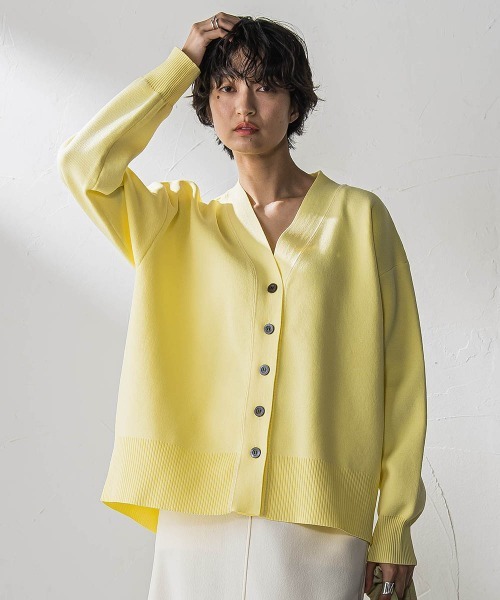 MAYSON GREY(メイソングレイ)の「スポンディッシュVネックニットカーディガン(カーディガン/ボレロ・レディース・ベージュ/ネイビー/イエロー・M)」の11枚目の写真