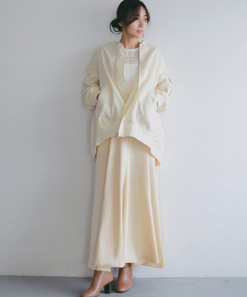 AJUGA.（アジュガ）の「スムースサテンフレアスカート（スカート・レディース・ブラック/ライトイエロー・FREE）」の3枚目の写真