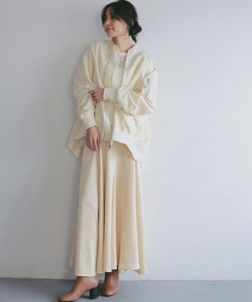 AJUGA.（アジュガ）の「スムースサテンフレアスカート（スカート・レディース・ブラック/ライトイエロー・FREE）」の4枚目の写真