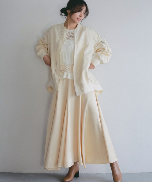 AJUGA.（アジュガ）の「スムースサテンフレアスカート（スカート・レディース・ブラック/ライトイエロー・FREE）」の5枚目の写真