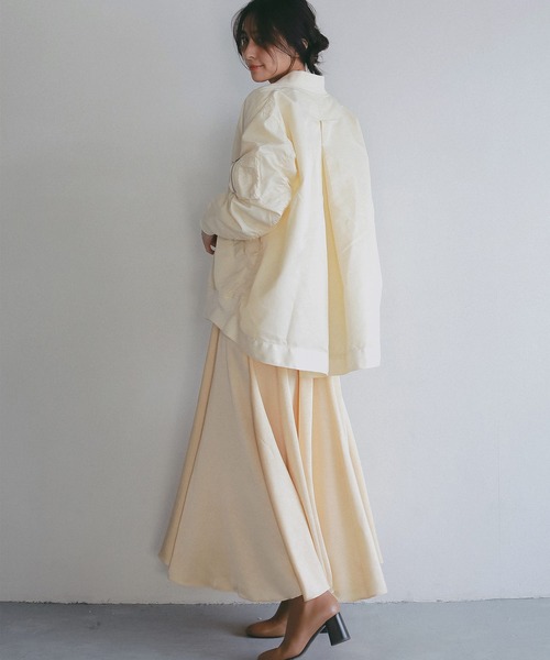 AJUGA.（アジュガ）の「スムースサテンフレアスカート（スカート・レディース・ブラック/ライトイエロー・FREE）」の6枚目の写真