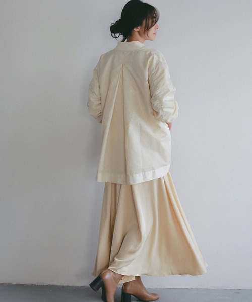 AJUGA.（アジュガ）の「スムースサテンフレアスカート（スカート・レディース・ブラック/ライトイエロー・FREE）」の8枚目の写真