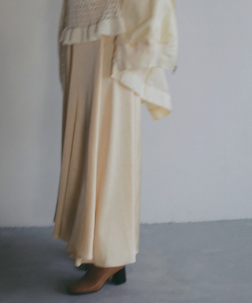 AJUGA.（アジュガ）の「スムースサテンフレアスカート（スカート・レディース・ブラック/ライトイエロー・FREE）」の11枚目の写真