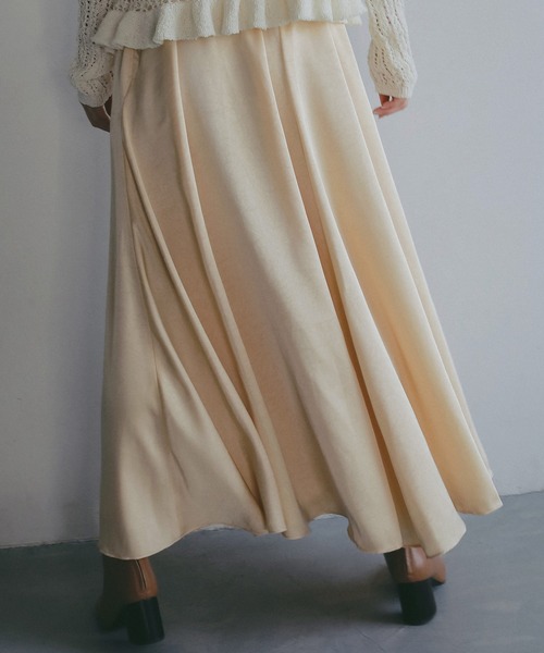 AJUGA.（アジュガ）の「スムースサテンフレアスカート（スカート・レディース・ブラック/ライトイエロー・FREE）」の13枚目の写真