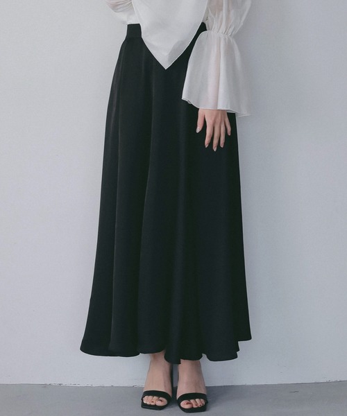 AJUGA.（アジュガ）の「スムースサテンフレアスカート（スカート・レディース・ブラック/ライトイエロー・FREE）」の19枚目の写真