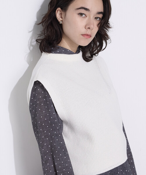 COMME CA(コムサ)の「コットンポリエステルリリヤーン 前後切り替えベスト(ベスト・レディース・ネイビー/オフホワイト/ブラック・9号)」の4枚目の写真