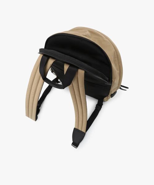 agnes b.（アニエスベー）の「ナイロン バックパック ”Fred” ABH02－01（バックパック/リュック・メンズ・ブラウン系その他・FREE）」の7枚目の写真