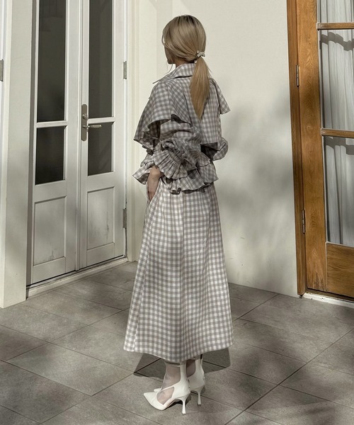 ROYAL PARTY(ロイヤルパーティー)の「ギンガムチェックラッフルロングコート(トレンチコート・レディース・ブラック/ベージュ・FREE)」の1枚目の写真