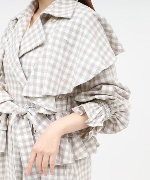 ROYAL PARTY(ロイヤルパーティー)の「ギンガムチェックラッフルロングコート(トレンチコート・レディース・ブラック/ベージュ・FREE)」の8枚目の写真