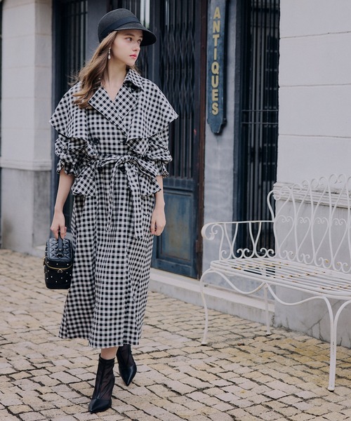 ROYAL PARTY(ロイヤルパーティー)の「ギンガムチェックラッフルロングコート(トレンチコート・レディース・ブラック/ベージュ・FREE)」の3枚目の写真