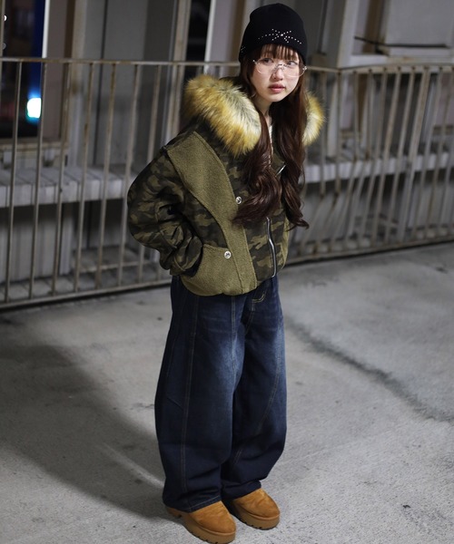 ATMARK(アットマーク)の「《2サイズ展開 / UNISEX 》バックロゴ刺繍 切り替えバレルレッグデニムパンツ(デニムパンツ・レディース・インディゴブルー・M/S/L)」の3枚目の写真