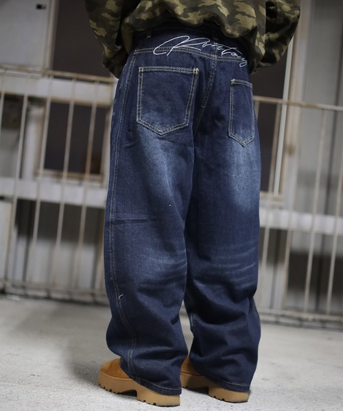 ATMARK(アットマーク)の「《2サイズ展開 / UNISEX 》バックロゴ刺繍 切り替えバレルレッグデニムパンツ(デニムパンツ・レディース・インディゴブルー・M/S/L)」の7枚目の写真