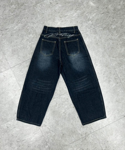 ATMARK(アットマーク)の「《2サイズ展開 / UNISEX 》バックロゴ刺繍 切り替えバレルレッグデニムパンツ(デニムパンツ・レディース・インディゴブルー・M/S/L)」の11枚目の写真