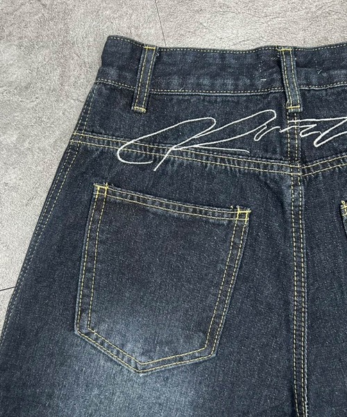 ATMARK(アットマーク)の「《2サイズ展開 / UNISEX 》バックロゴ刺繍 切り替えバレルレッグデニムパンツ(デニムパンツ・レディース・インディゴブルー・M/S/L)」の14枚目の写真