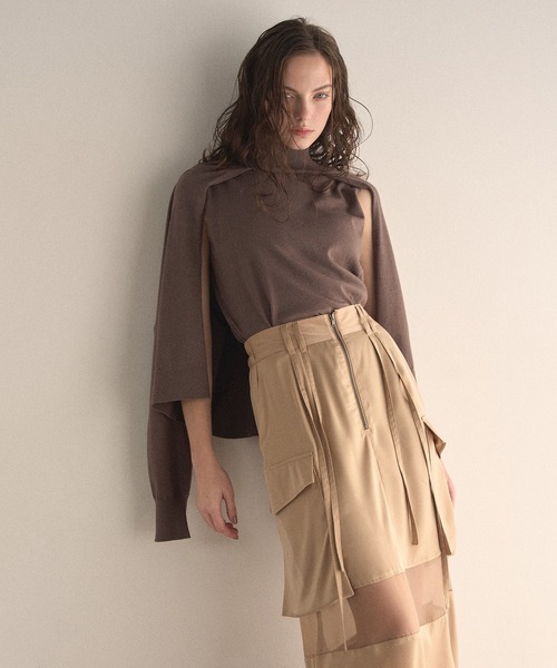 MIELI INVARIANT（ミエリインヴァリアント）の「Layer Cape Ensemble Knit Tops（ニット/セーター・レディース・ブラック/ブラウン/グレー・FREE）」の3枚目の写真