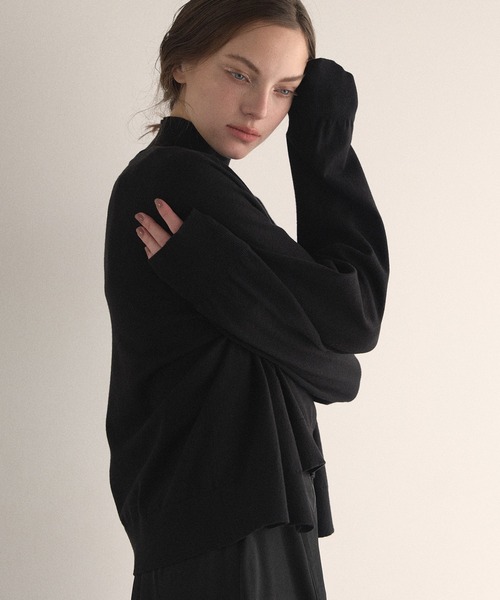 MIELI INVARIANT（ミエリインヴァリアント）の「Layer Cape Ensemble Knit Tops（ニット/セーター・レディース・ブラック/ブラウン/グレー・FREE）」の5枚目の写真