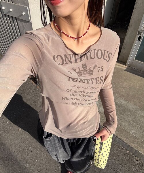 CIAOPANIC（チャオパニック）の「レイヤードデザインメッシュロゴトップス（Tシャツ/カットソー・レディース・オフホワイト/レッド/ブラウン・ONE SIZE）」の3枚目の写真