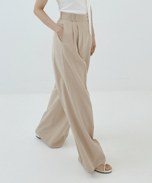 LUCIR ZU(ルシールズ)の「Triangle Tab Wide Slacks (beige)(スラックス・レディース・その他・SMALL/MEDIUM)」の1枚目の写真