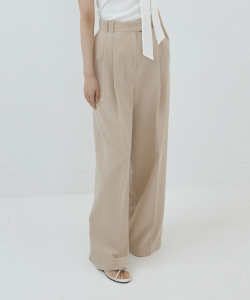 LUCIR ZU(ルシールズ)の「Triangle Tab Wide Slacks (beige)(スラックス・レディース・その他・SMALL/MEDIUM)」の2枚目の写真