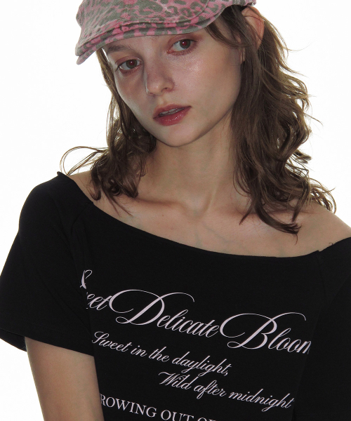 CRANK(クランク)の「ローカットレタリングオフショルダートップス_ブラック(Tシャツ/カットソー・レディース・その他・FREE)」の3枚目の写真