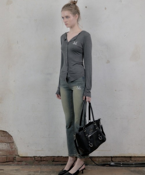 MUCENT(ムセント)の「A'GEM/9 × .kom 『MUCENT/ムセント』 ANZ SLIM FIT R-NECK CARDIGAN/スリームフィットラウンドネックカーディガン(カーディガン/ボレロ・レディース・ホワイト/チャコールグレー/グレー/ブラック・FREE)」の8枚目の写真