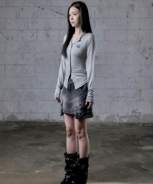 MUCENT(ムセント)の「A'GEM/9 × .kom 『MUCENT/ムセント』 ANZ SLIM FIT R-NECK CARDIGAN/スリームフィットラウンドネックカーディガン(カーディガン/ボレロ・レディース・ホワイト/チャコールグレー/グレー/ブラック・FREE)」の12枚目の写真