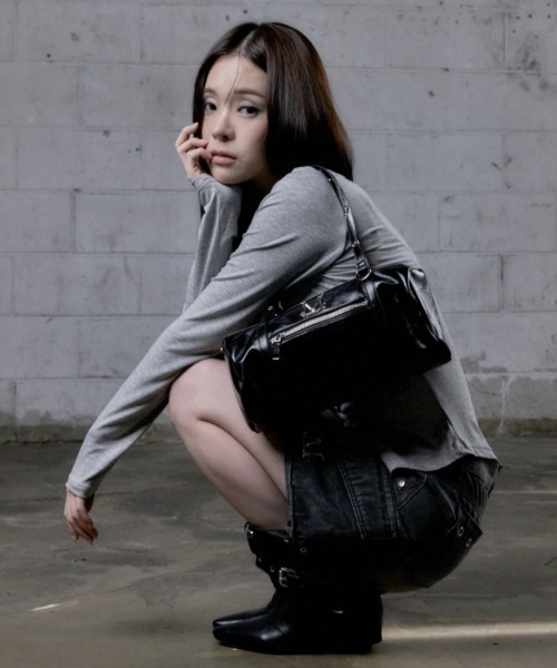 MUCENT(ムセント)の「A'GEM/9 × .kom 『MUCENT/ムセント』 ANZ SLIM FIT R-NECK CARDIGAN/スリームフィットラウンドネックカーディガン(カーディガン/ボレロ・レディース・ホワイト/チャコールグレー/グレー/ブラック・FREE)」の10枚目の写真