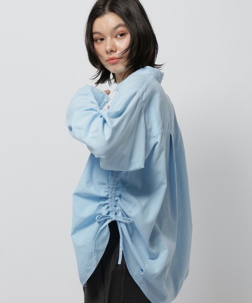 niko and...（ニコアンド）の「リネンブレンドドロストシャツ（シャツ/ブラウス・レディース・ピンク/オフホワイト/ブルー/チャコール・LARGE/MEDIUM）」の4枚目の写真