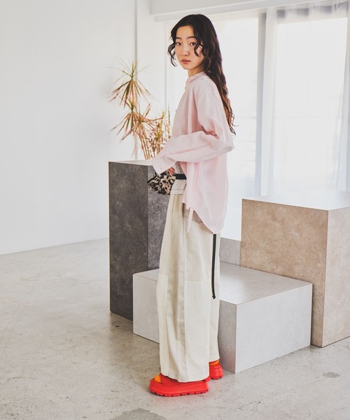 niko and...（ニコアンド）の「リネンブレンドドロストシャツ（シャツ/ブラウス・レディース・ピンク/オフホワイト/ブルー/チャコール・LARGE/MEDIUM）」の8枚目の写真