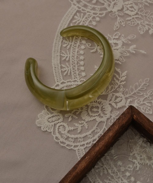 TONE SELECT GOODS（トーンセレクトグッズ）の「【resonance】アクリル マーブル柄 ハーフバングル（バングル/リストバンド・レディース・ホワイト/ピンク/グリーン/ブラウン/ベージュ・FREE）」の15枚目の写真