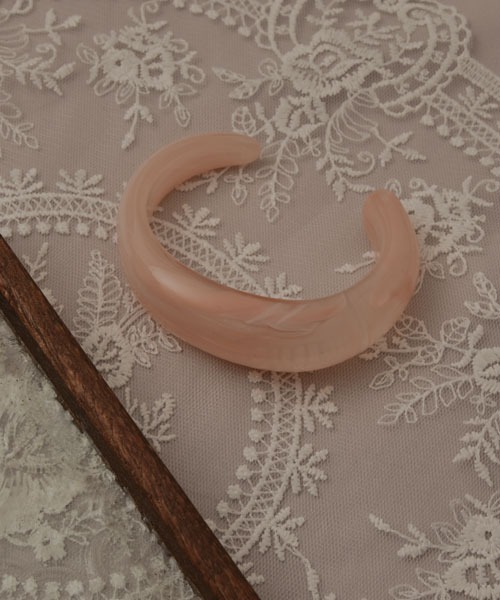 TONE SELECT GOODS（トーンセレクトグッズ）の「【resonance】アクリル マーブル柄 ハーフバングル（バングル/リストバンド・レディース・ホワイト/ピンク/グリーン/ブラウン/ベージュ・FREE）」の17枚目の写真