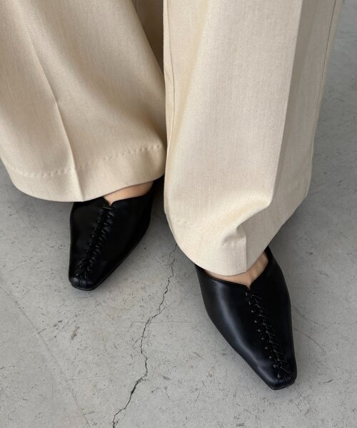 CAPRICIEUX LE'MAGE（カプリシューレマージュ）の「レースアップフラットシューズ（パンプス・レディース・オフホワイト/ブラック・38/36/37）」の5枚目の写真