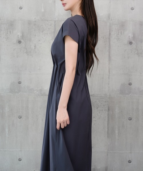DRESS PLUS(ドレスプラス)の「ロングワンピ ラッシュガード ウエストタック(ワンピース・レディース・チャコール/ダークベージュ/ブラック・M/L)」の6枚目の写真