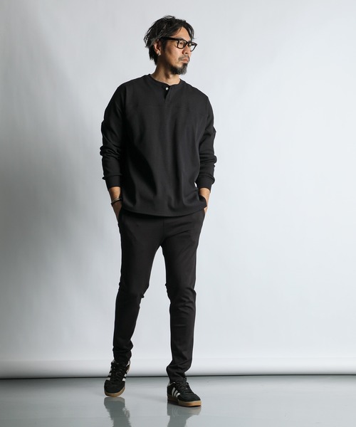 The DUFFER of ST.GEORGE(ザダファーオブセントジョージ)の「【WEB限定アイテム】HIGH DENSITY LIGHT PONTE SKINNY JOGGER PANTS: ロングレングス ライトポンチ スキニーパンツ / 超ストレッチ / 美脚スリム(スウェットパンツ・メンズ・チャコールグレー/ブラック・SMALL/MEDIUM/LARGE/X-LARGE)」の4枚目の写真