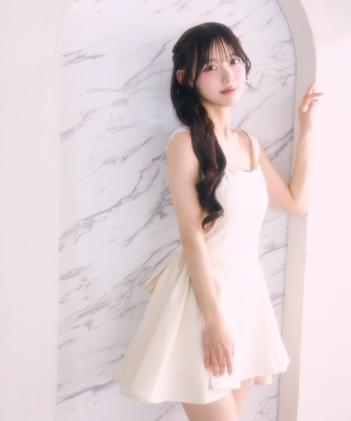 TITTY&CO.（ティティーアンドコー）の「バックリボンラメデザインワンピース（ワンピース・レディース・ブラック/ホワイト・FREE）」の4枚目の写真