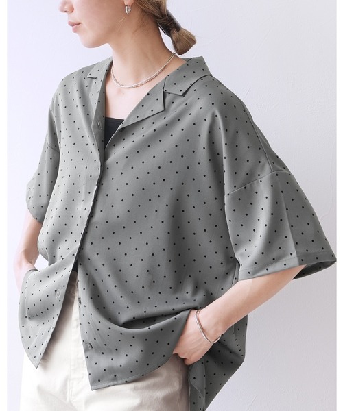 reca(レカ)の「とろみ開襟ドットシャツ(シャツ/ブラウス・レディース・ブラック/ベージュ/グレー・M)」の2枚目の写真