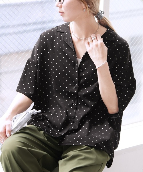 reca(レカ)の「とろみ開襟ドットシャツ(シャツ/ブラウス・レディース・ブラック/ベージュ/グレー・M)」の4枚目の写真