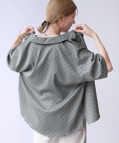 reca(レカ)の「とろみ開襟ドットシャツ(シャツ/ブラウス・レディース・ブラック/ベージュ/グレー・M)」の9枚目の写真