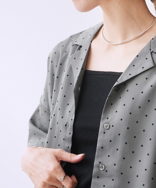 reca(レカ)の「とろみ開襟ドットシャツ(シャツ/ブラウス・レディース・ブラック/ベージュ/グレー・M)」の10枚目の写真