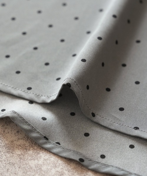 reca(レカ)の「とろみ開襟ドットシャツ(シャツ/ブラウス・レディース・ブラック/ベージュ/グレー・M)」の20枚目の写真