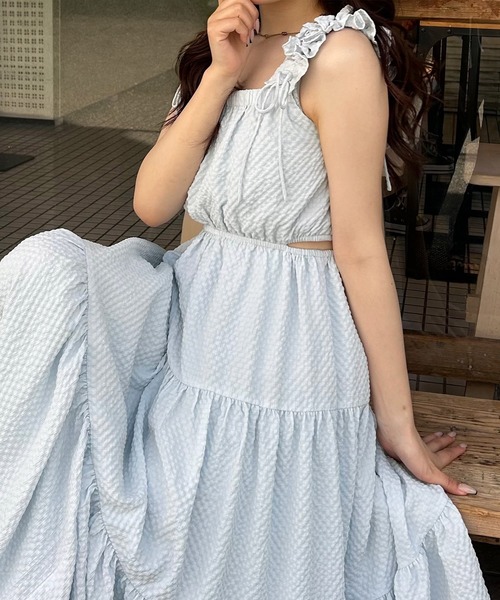 junoah(ジュノア)の「ギャザーショルダーサイドカットティアードワンピース(ワンピース・レディース・ブルー/クリーム/ブラック・MEDIUM/LARGE/SMALL)」の6枚目の写真