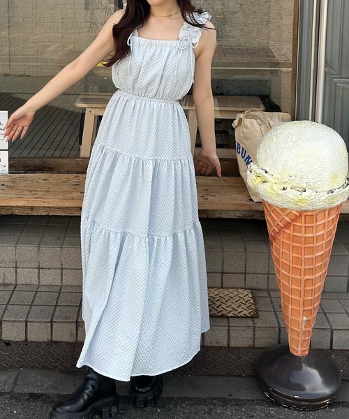 junoah(ジュノア)の「ギャザーショルダーサイドカットティアードワンピース(ワンピース・レディース・ブルー/クリーム/ブラック・MEDIUM/LARGE/SMALL)」の8枚目の写真