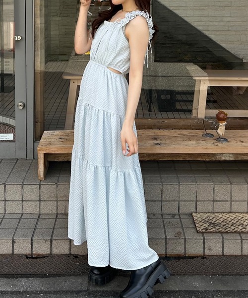 junoah(ジュノア)の「ギャザーショルダーサイドカットティアードワンピース(ワンピース・レディース・ブルー/クリーム/ブラック・MEDIUM/LARGE/SMALL)」の9枚目の写真
