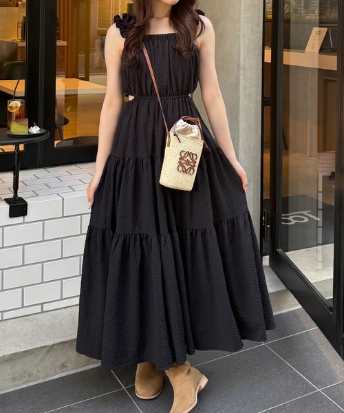 junoah(ジュノア)の「ギャザーショルダーサイドカットティアードワンピース(ワンピース・レディース・ブルー/クリーム/ブラック・MEDIUM/LARGE/SMALL)」の10枚目の写真